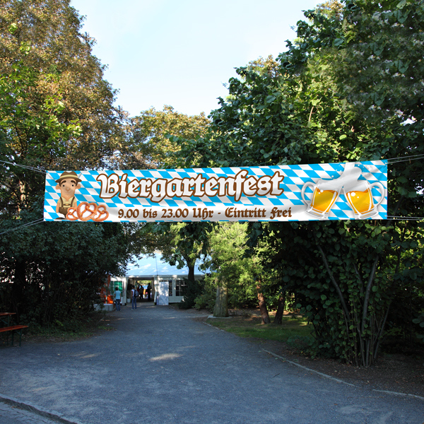 Tension strap with eyeleted corners for event announcements