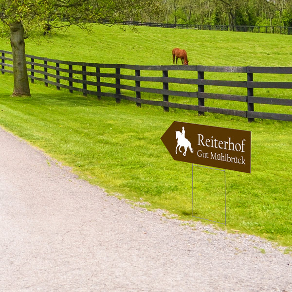 Garden sign as a lightweight directional indicator for short-term use