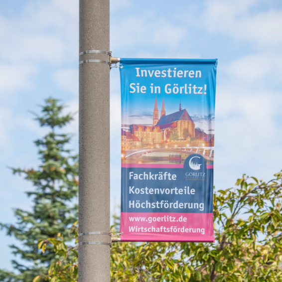 Street Banner Basic with banner arm, attached to a lamp post