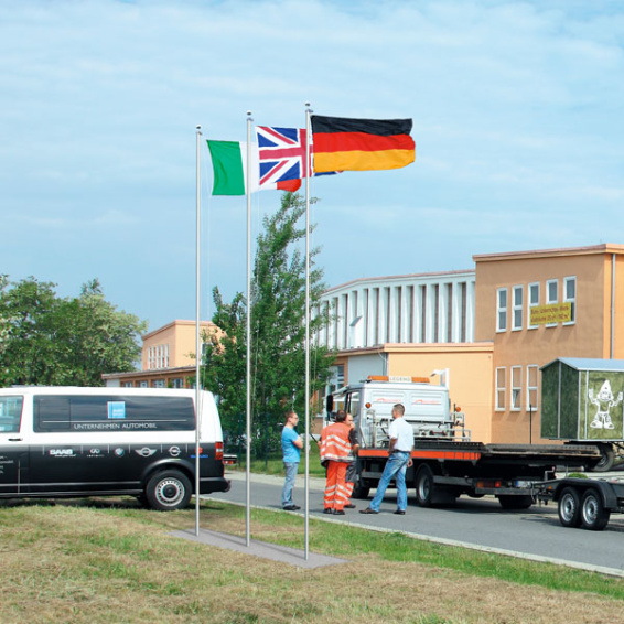 Flagpole mobile Economy with flag in horizontal format