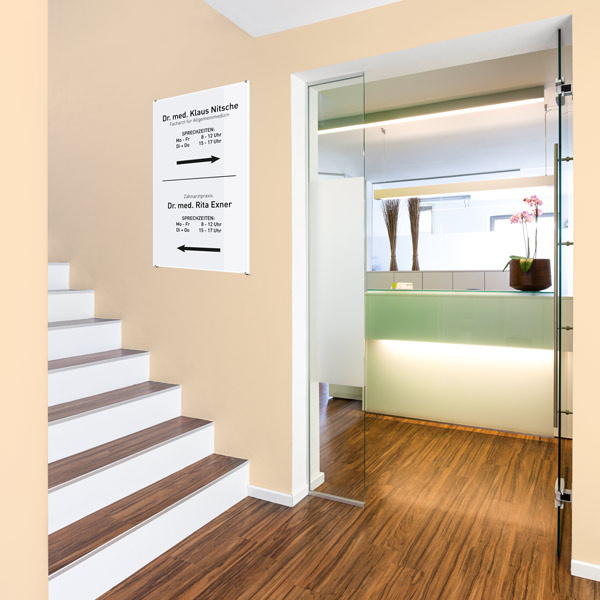 Acrylic glass sign as orientation aid, option: full-surface white print