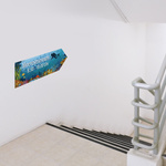 Arrow-shaped stickers as directional signs for the special exhibition