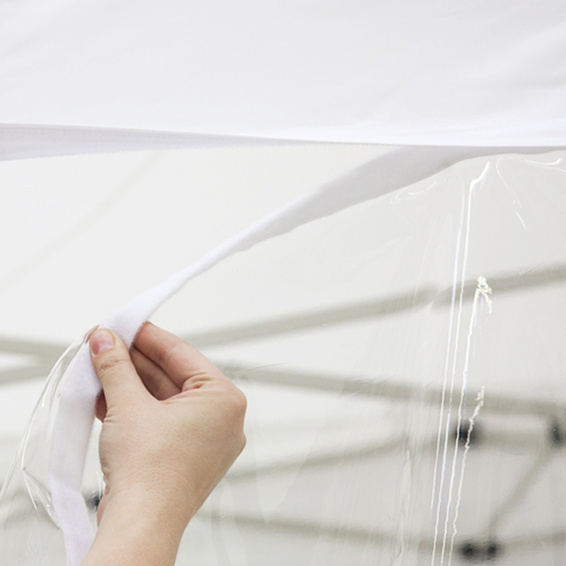Attachment of the wall to the valance using hook-and-loop tape