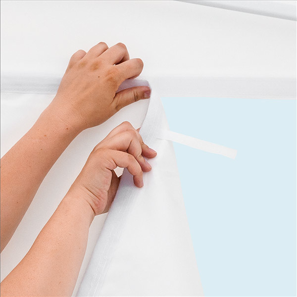 Attachment of the wall to the valance using hook-and-loop tape