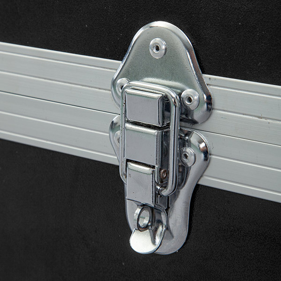 Detail: Snap lock (additionally lockable with a padlock)