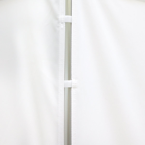 Wall with mounting loops - secure attachment to the frame