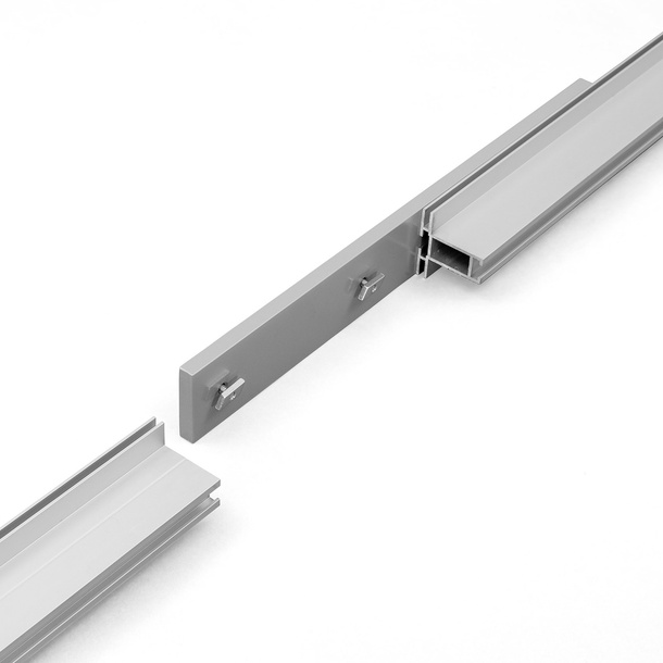 For delivery of segmented frame profiles, detail: reinforced profile connectors from 401 cm onwards.