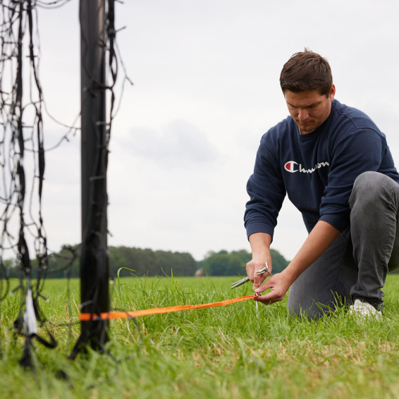 measuring the even distance to the flagpole