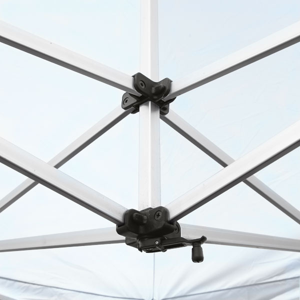 Perfectly tensioned tent roof via crank system