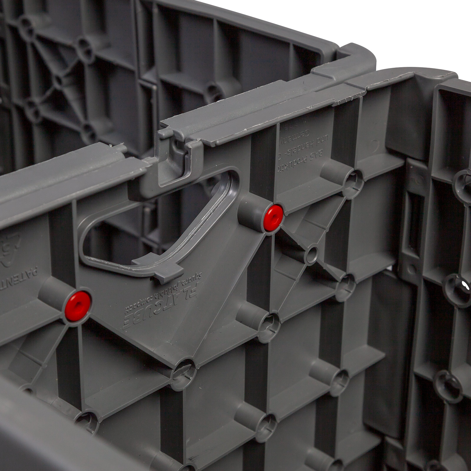 Plug connection of individual cubes to two- or three-seaters