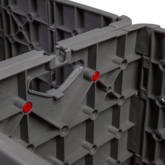 Secure connection of individual flat cubes