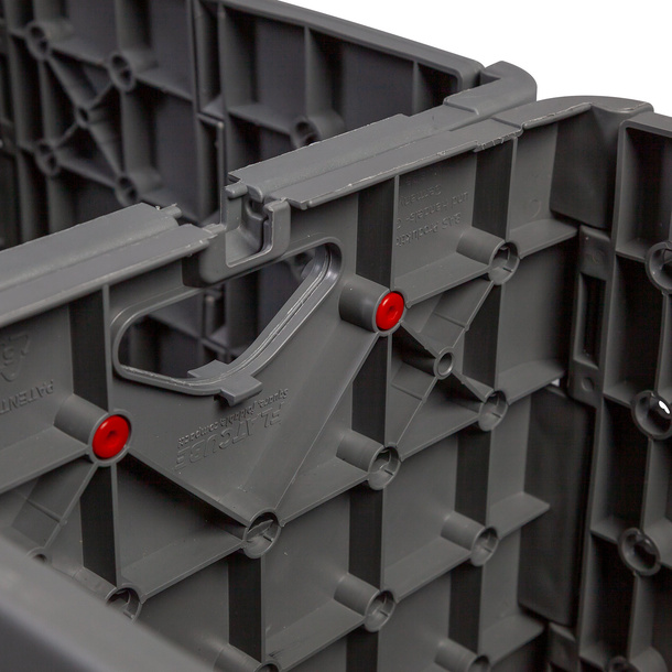 Secure connection of individual flat cubes