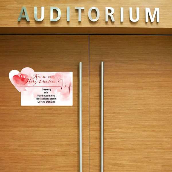 Adhesive films in freeform shape as temporary visitor notices on doors