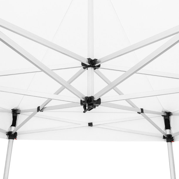 A perfectly taut pavilion roof thanks to the adjustable roof peak