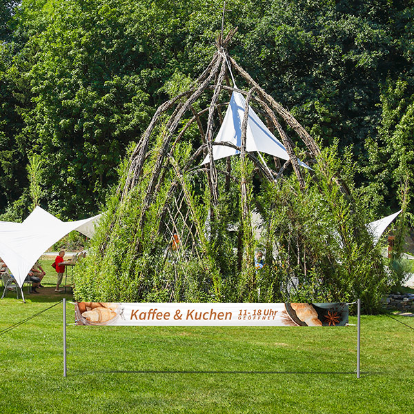 Seasonal advertising with banner (height 30 cm) including tension post set
