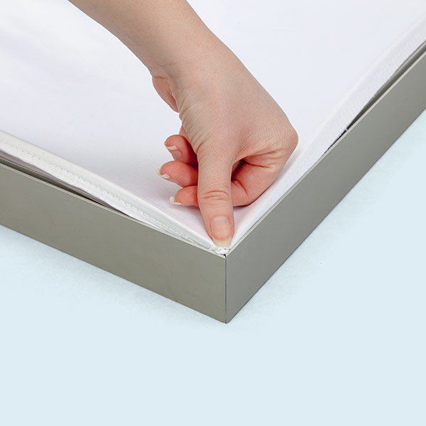 Mounting of the printed part in the wall frame using a keder groove system
