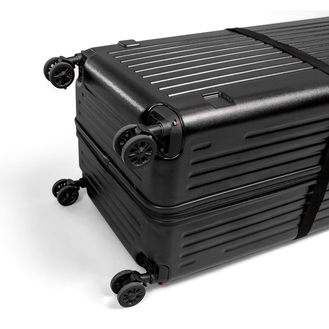 4 wheels for effortless maneuvering of the case