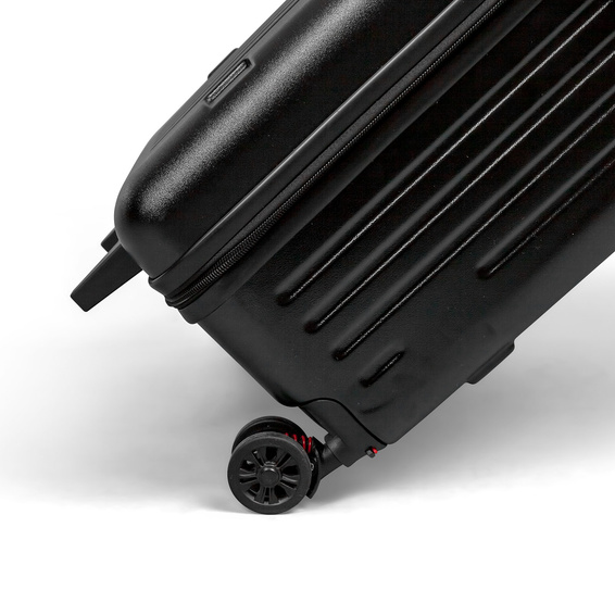 2 wheels for effortless maneuvering of the case