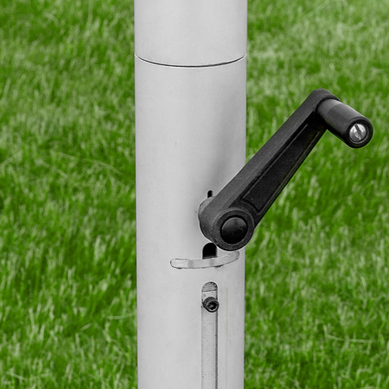 Perfectly tensioned pavilion roof: 5-piece mast with crank system