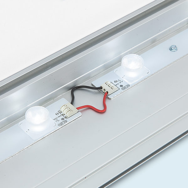 Bright Power-LED line source for uniform illumination