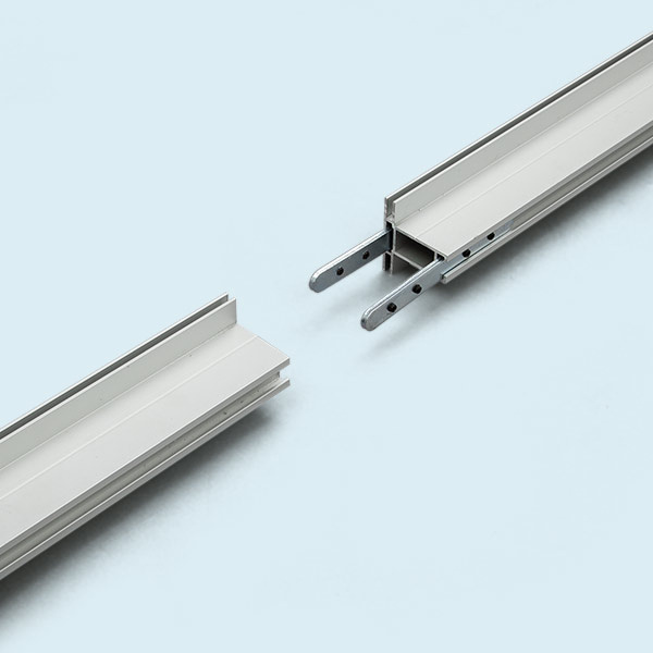 For delivery of segmented frame profiles, detail: assembly with profile connectors
