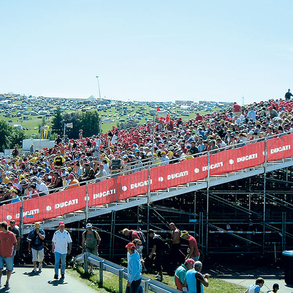 Tension band endless banner, continuously printed