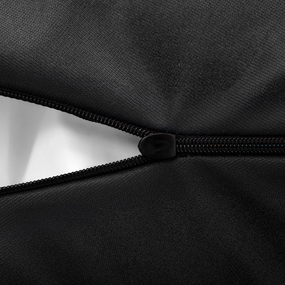 Round bean bag, with zipper for easy removal of the separate inner liner.