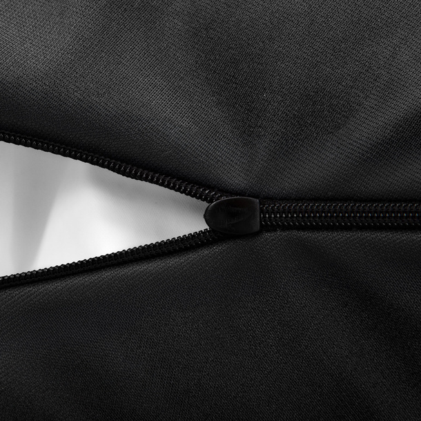 Round bean bag, with zipper for easy removal of the separate inner liner.