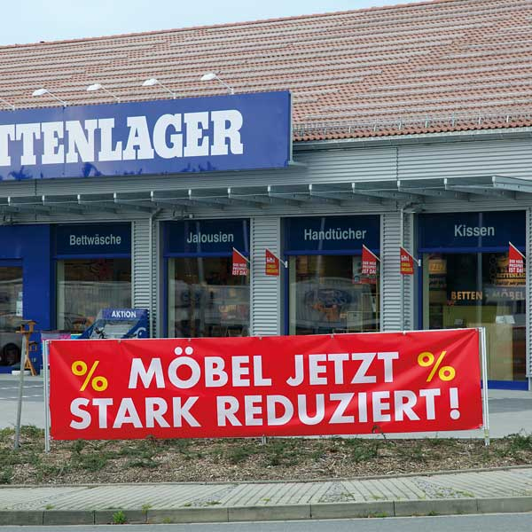 Tension strap in landscape format with promotional advertising