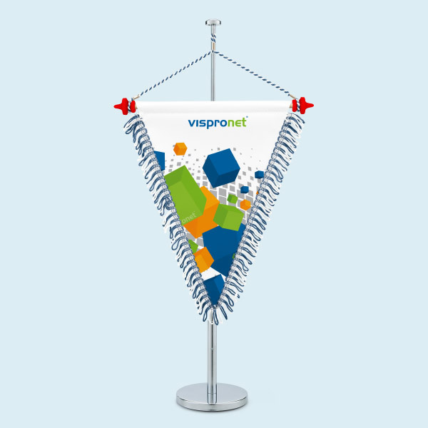 Tischwimpel 20 x 27 cm mit Holzquerstab und Abschlussknöpfen in rot