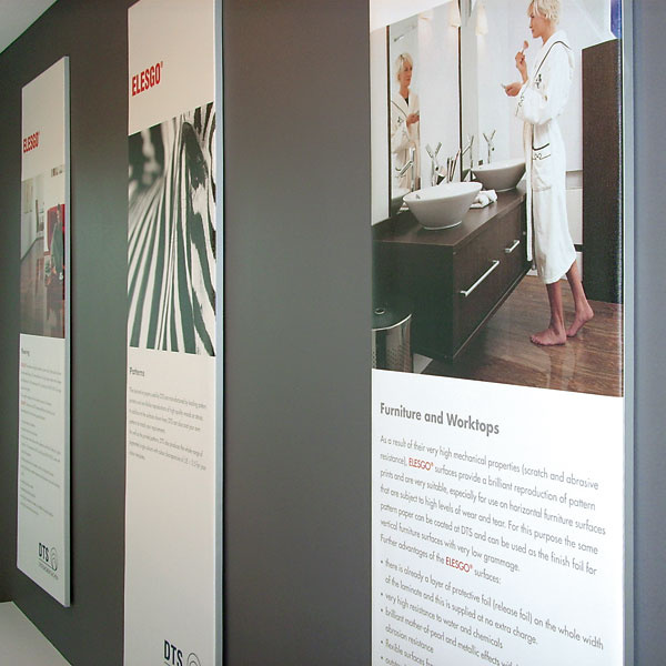 Product advertising with Q-Frame® wall frame, 25 mm profile